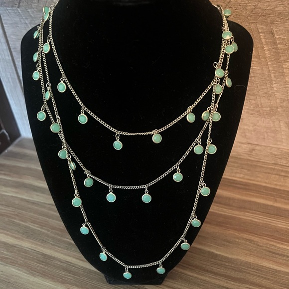 Elegant Silver and Green Layered Necklace - Picture 2 of 4